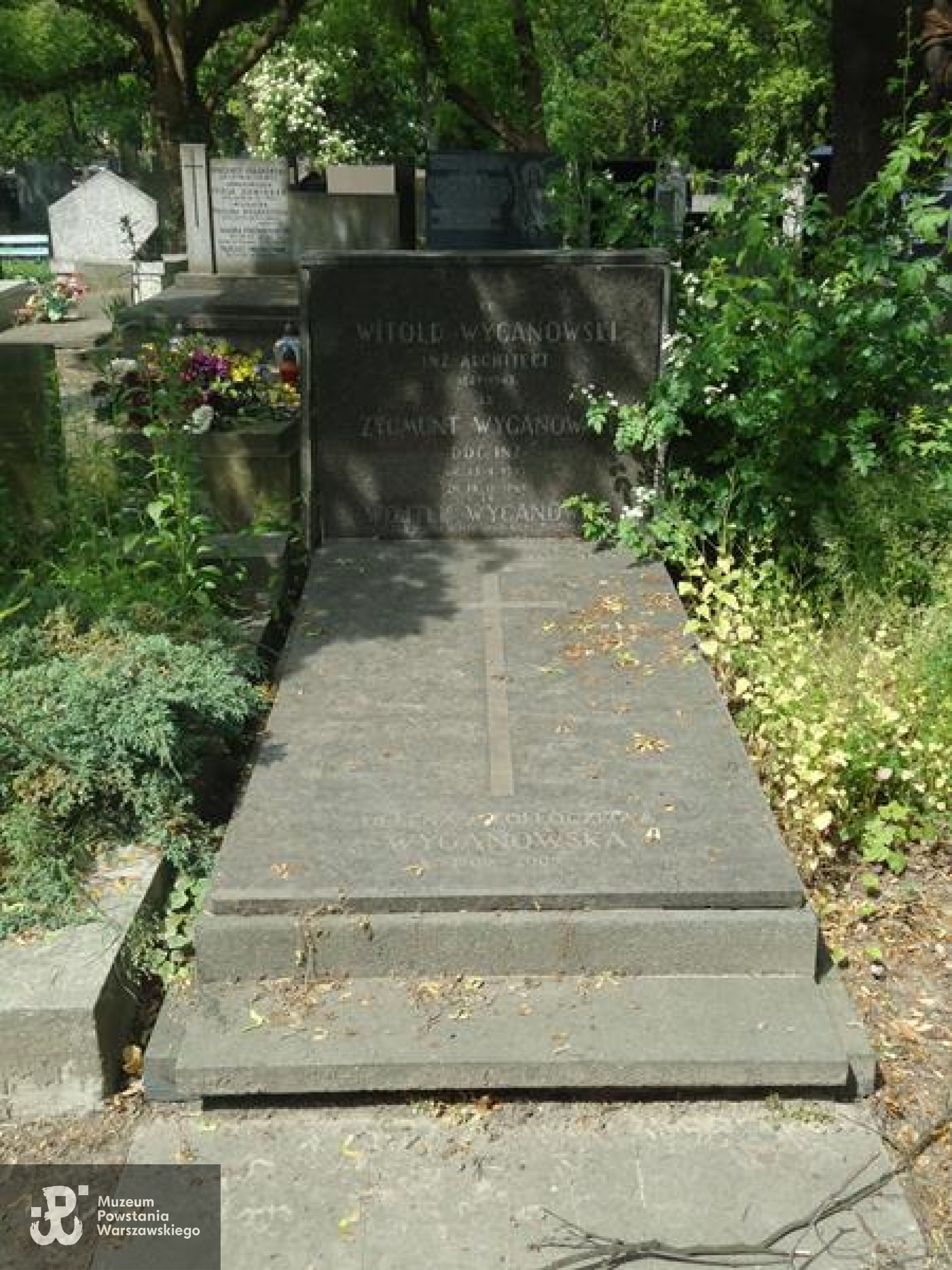 Fot. Warszawskie Zabytkowe Pomniki Nagrobne:  serwis mapowy m. st. Warszawy: <i>cmentarze.um.warszawa.pl</i>