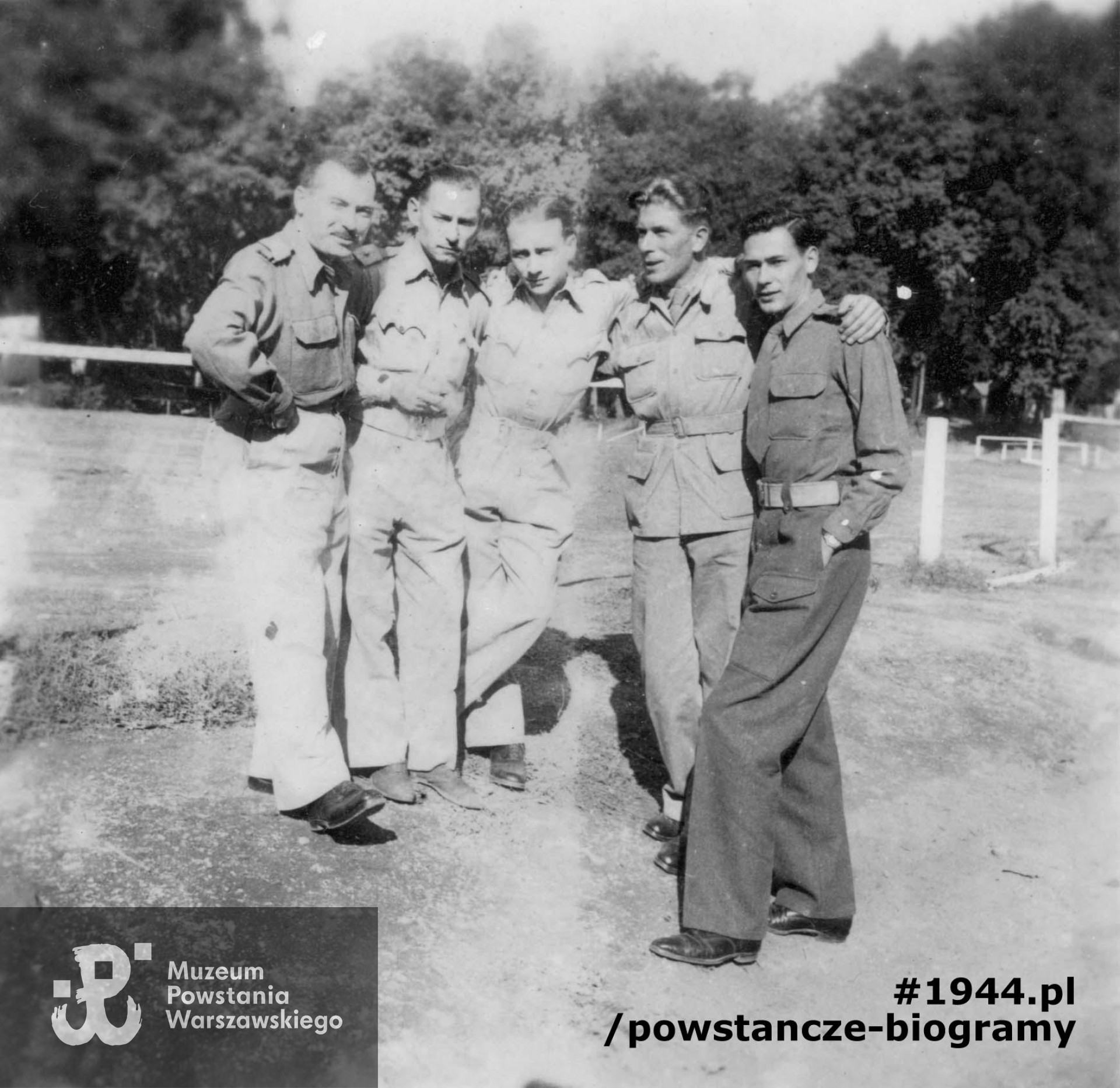 Armia Polska na Zachodzie. Stanisław Aronson z kolegami w 2 Korpusie. Fot. ze zbiorów Muzeum Powstania Warszawskiego, sygn. MPW-IP/1401, dar Stanisława Aronsona