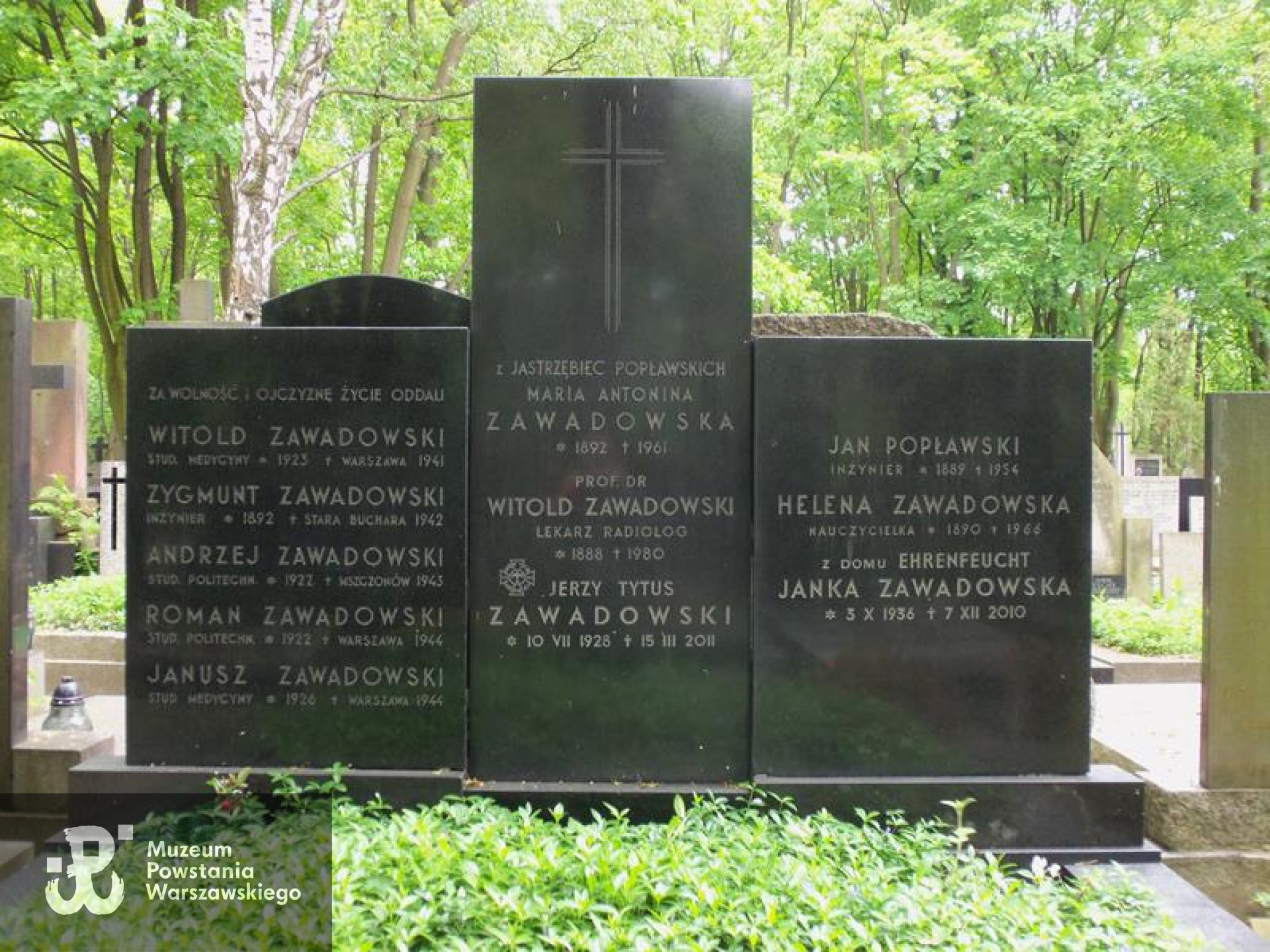 Cmentarz Powązkowski w Warszawie - grób rodziny Zawadowskich. Fot. Warszawskie Zabytkowe Pomniki Nagrobne - <i>cmentarze.um.warszawa.pl</i>
