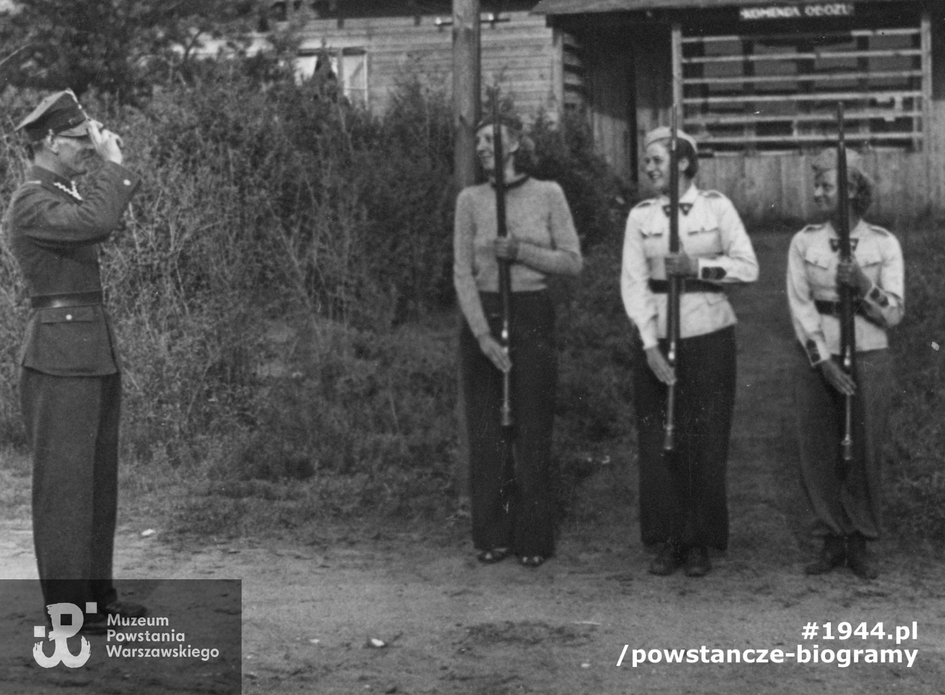 PWK, Spała, sierpień 1939 roku - Zofia Kuczyńska, Róża Giergielewicz, Ida Grabowska-Piekarska. Fot. ze zbiorów Muzeum Powstania Warszawskiego, sygn. P/8912/17
