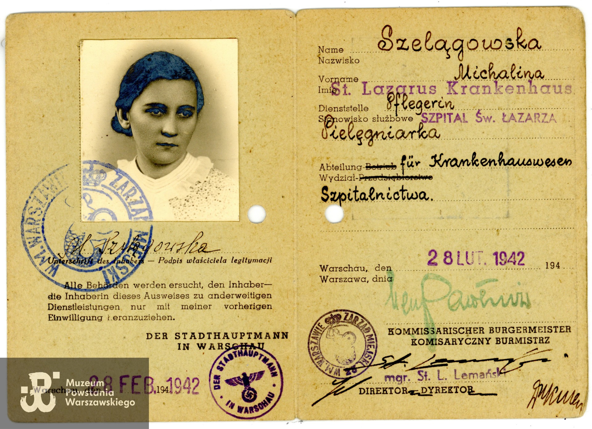 Personalausweis - legitymacja ze zdjęciem potwierdzająca zatrudnienie Michaliny Szelągowskiej w charakterze pielęgniarki Szpitala św. Łazarza w Warszawie, dokument wystawił Zarząd Miejski - Wydział Szpitalnictwa.  Ze zbiorów Muzeum Powstania Warszawskiego.