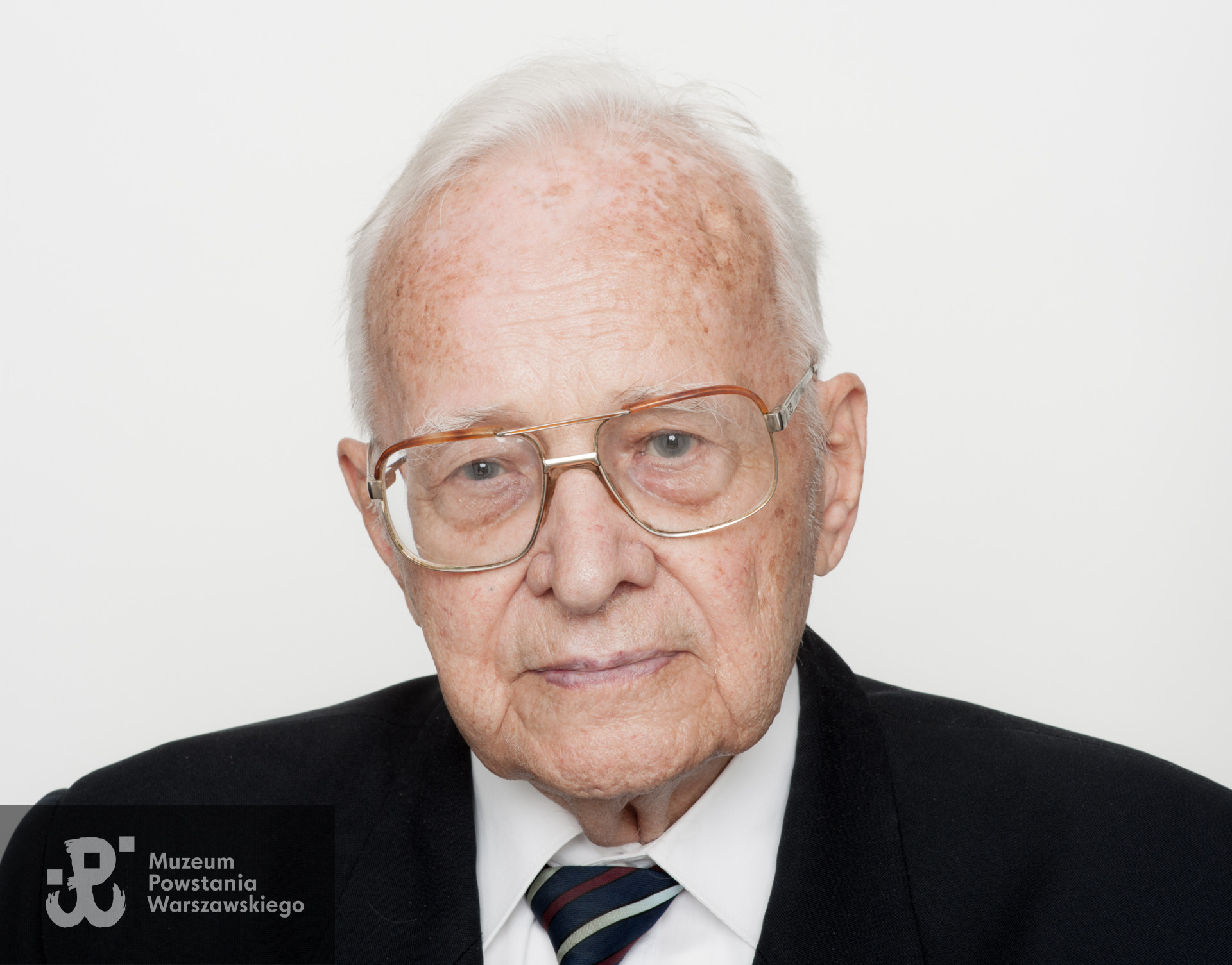 Zdjęcie z serii portretów Powstańców Warszawskich wykonanych w ramach projektu "1944/70/2014" realizowanego przez grupę WWPHOTO dla uczczenia 70. rocznicy wybuchu Powstania Warszawskiego. Muzeum Powstania Warszawskiego, 22.07-04.08 2013.