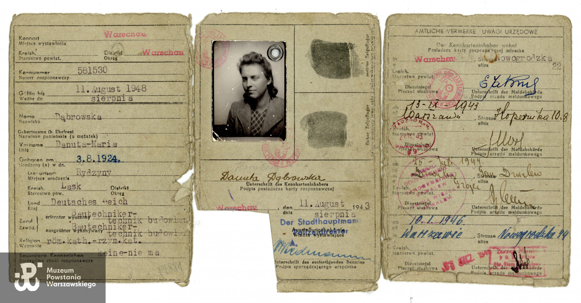 Należąca do Danuty Dąbrowskiej Kenkarta (niem. Kennkarte, karta rozpoznawcza) – dokument tożsamości wydawany  przez okupacyjne władze niemieckie. Ze zbiorów Muzeum Powstania Warszawskiego, sygn. MPW-A-2219 (P/881), dar p. Danuty Dąbrowskiej - Sokołowskiej.