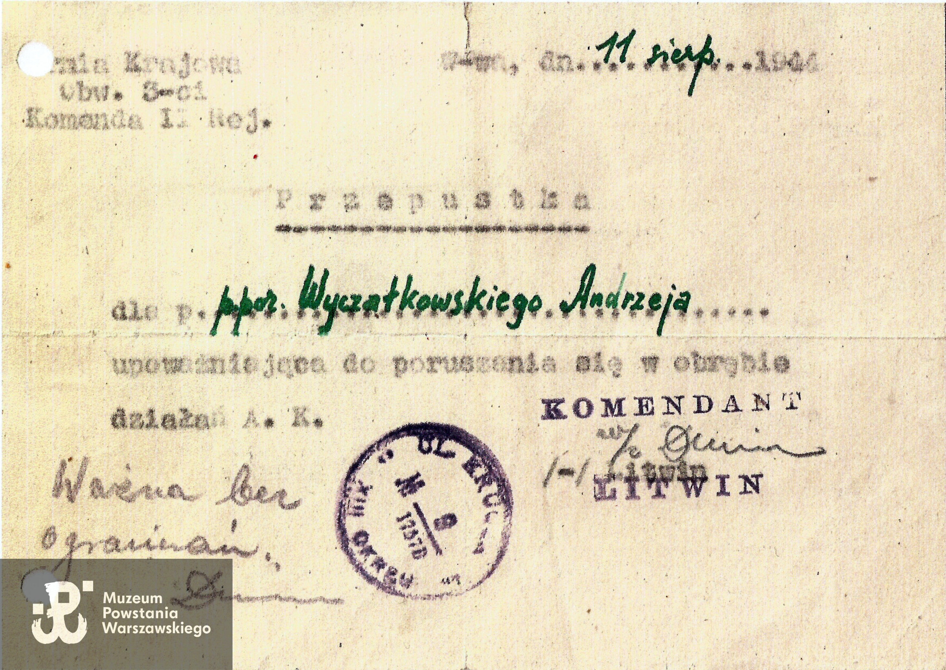 Przepustka z okresu Powstania Warszawskiego umożliwiająca swobodne poruszanie się po terenie Śródmieścia, Ze zbiorów rodzinnych. Skan udostępnił p. MIchał Wyczałkowski