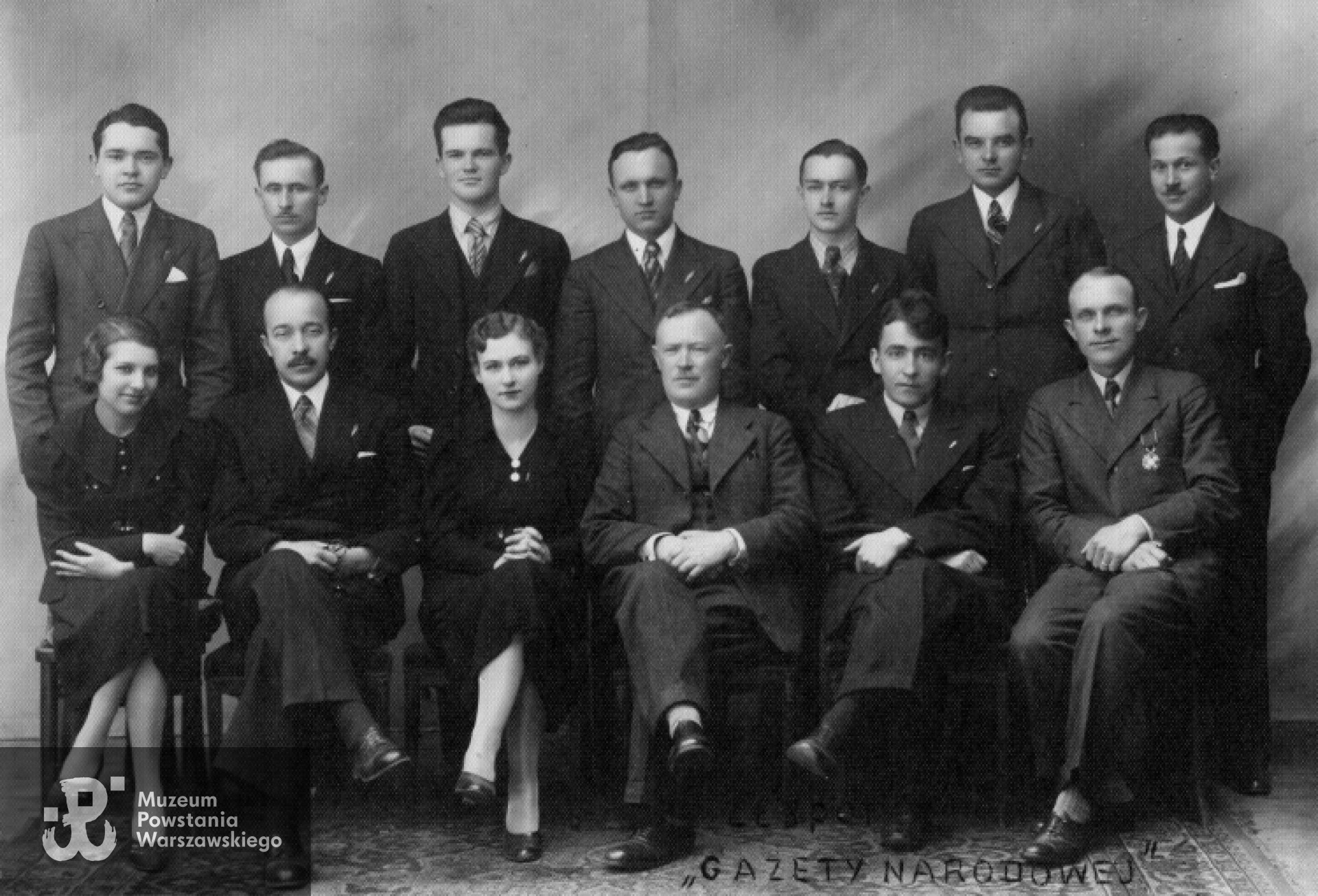 Kolegium redakcyjne częstochowskiego tygodnika “Gazety Narodowej”, Marian Gliński siedzi drugi z prawej.