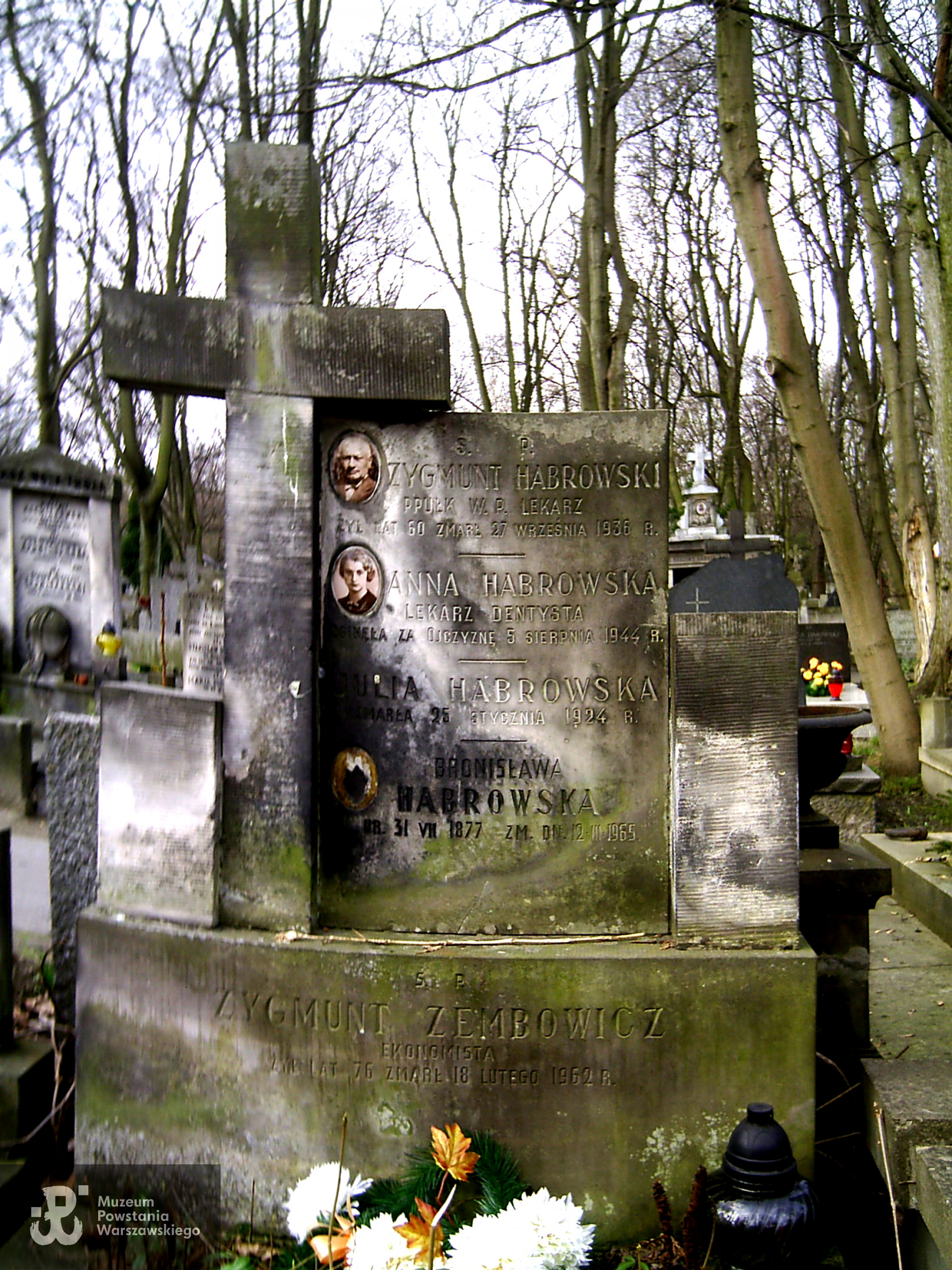 Grób Habrowskich i Zembowiczów na Starych Powązkach - miejsce pochowania Anny.  Fot. udostępniła p. Jolanta Habrowska
