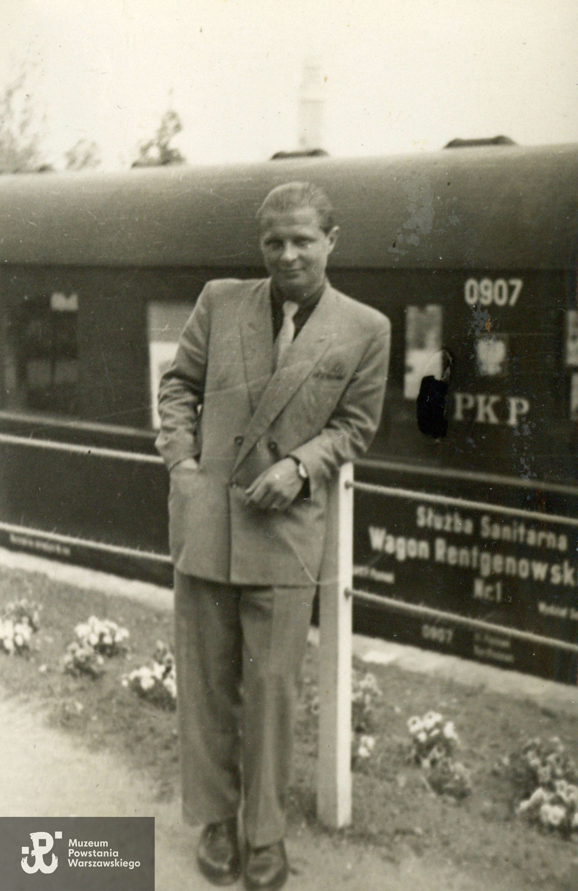 Włodzimierz Maczunder, 1954 rok. Fot. ze zbiorów rodzinnych Pana Włodzimierza Maczundera ps. Chomik. Skany wykonano w Muzeum Powstania Warszawskiego, 09/2023