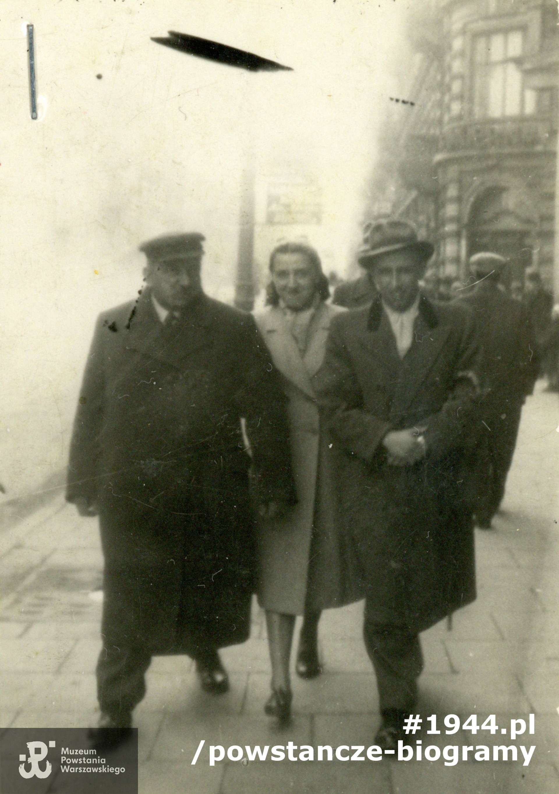  Tadeusz Kwapisz z ojcem Romanem i siostrą Zofią. Fot. z archiwum rodzinnego