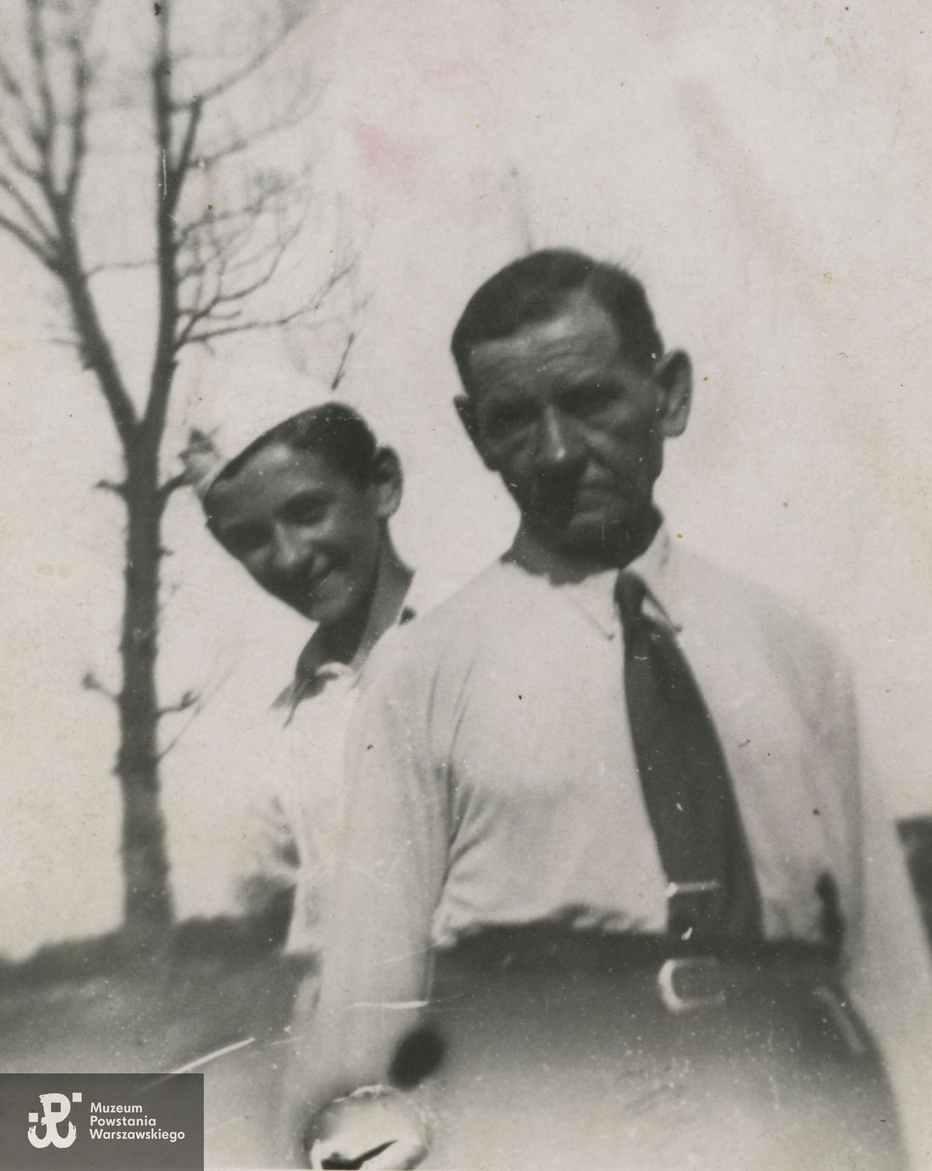 Tadeusz Zapałowski z ojcem Szczepanem Zapałowskim. Warszawa, 1943. Fot. ze zbiorów  Tadeusza Zapałowskiego