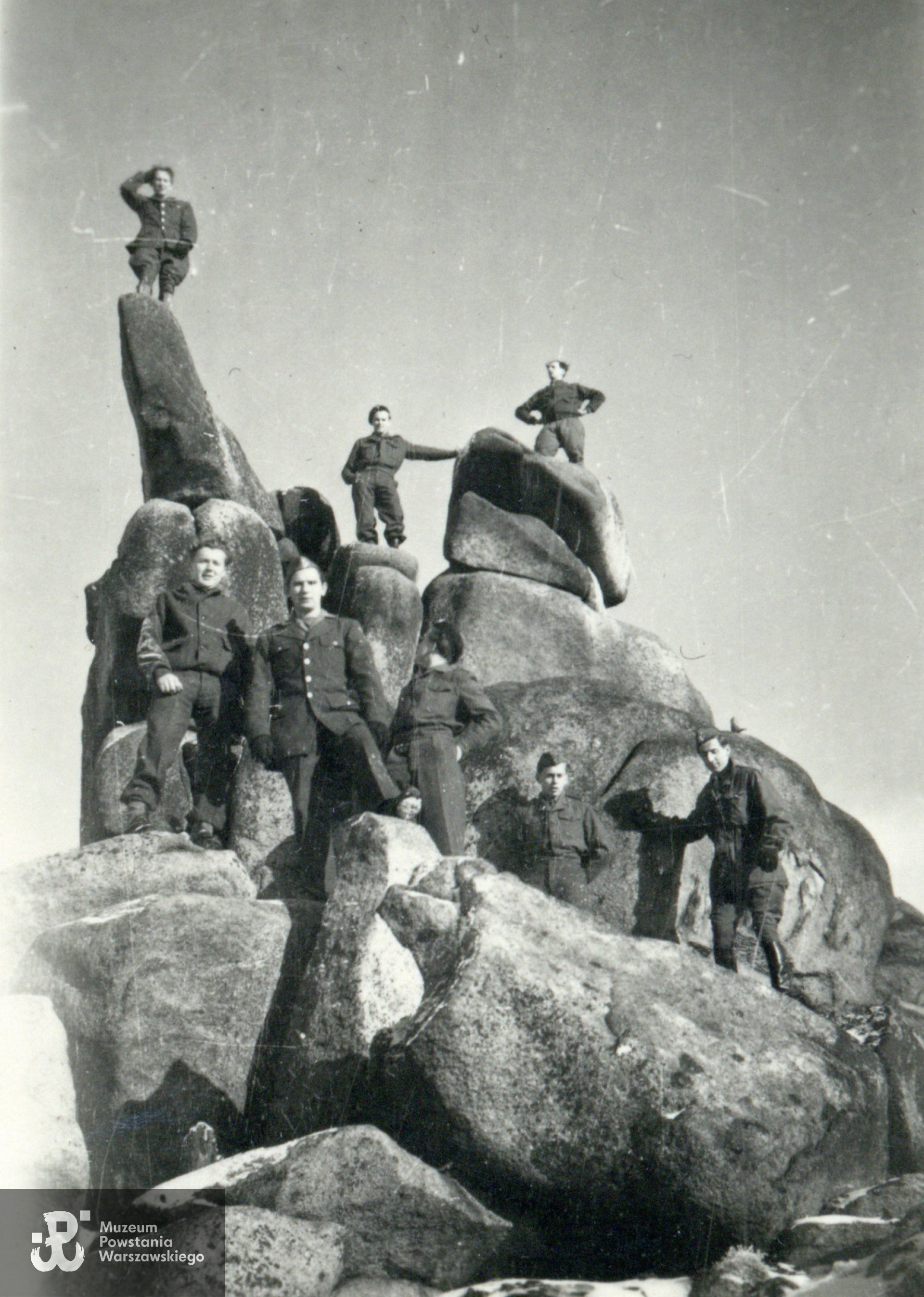 Fotografia pochodząca ze spuścizny po Zygmuncie Janie Raczyńskim ps. Zygmuś - żołnierze polscy  w Bad Harzburg. Udostępnił p. Jerzy Raczyński, syn Powstańca.