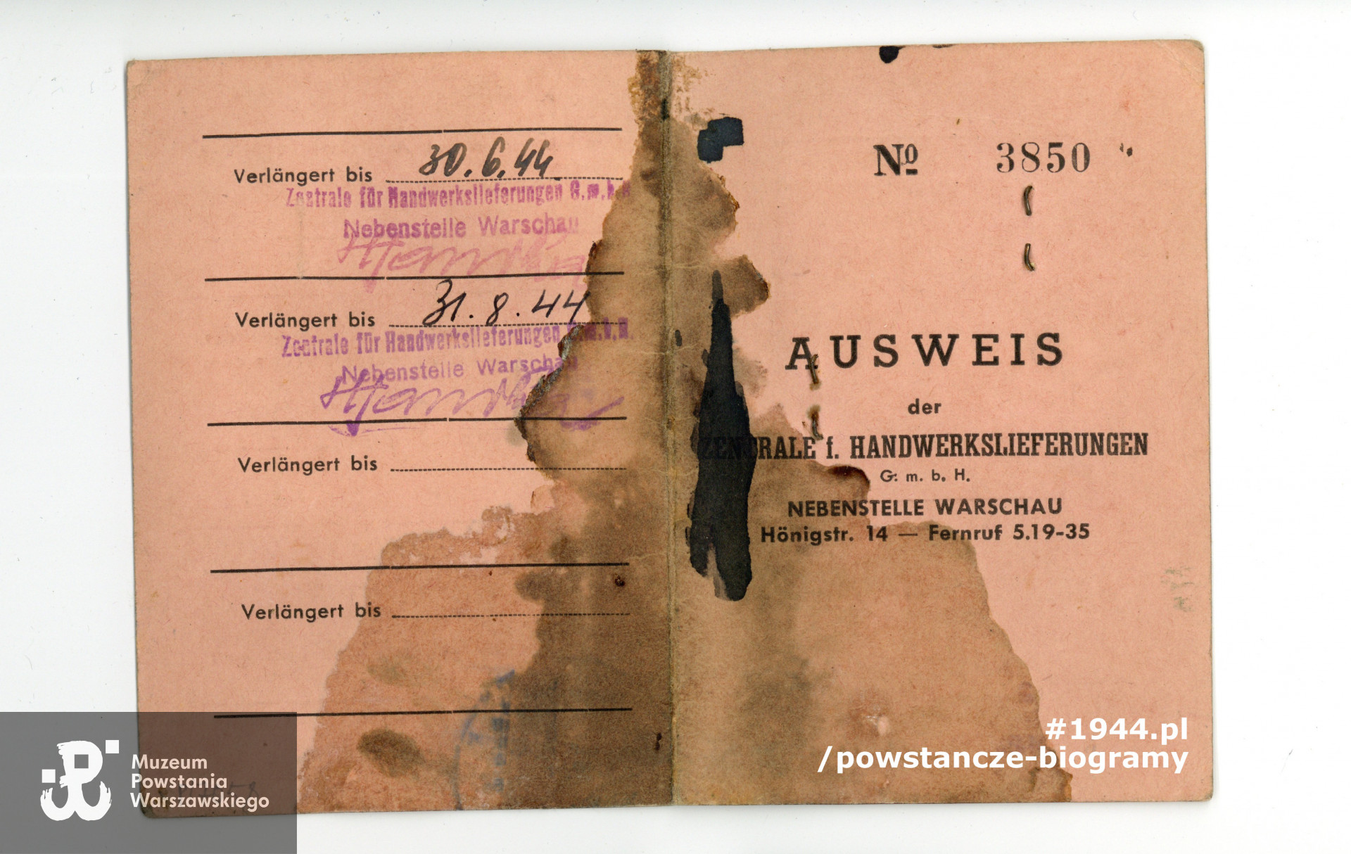  Ausweis. Na dokumencie widoczne plamy krwi poległego Eugeniusza Hebdy.  Ze zbiorów Muzeum Powstania Warszawskiego, sygn. P/7058