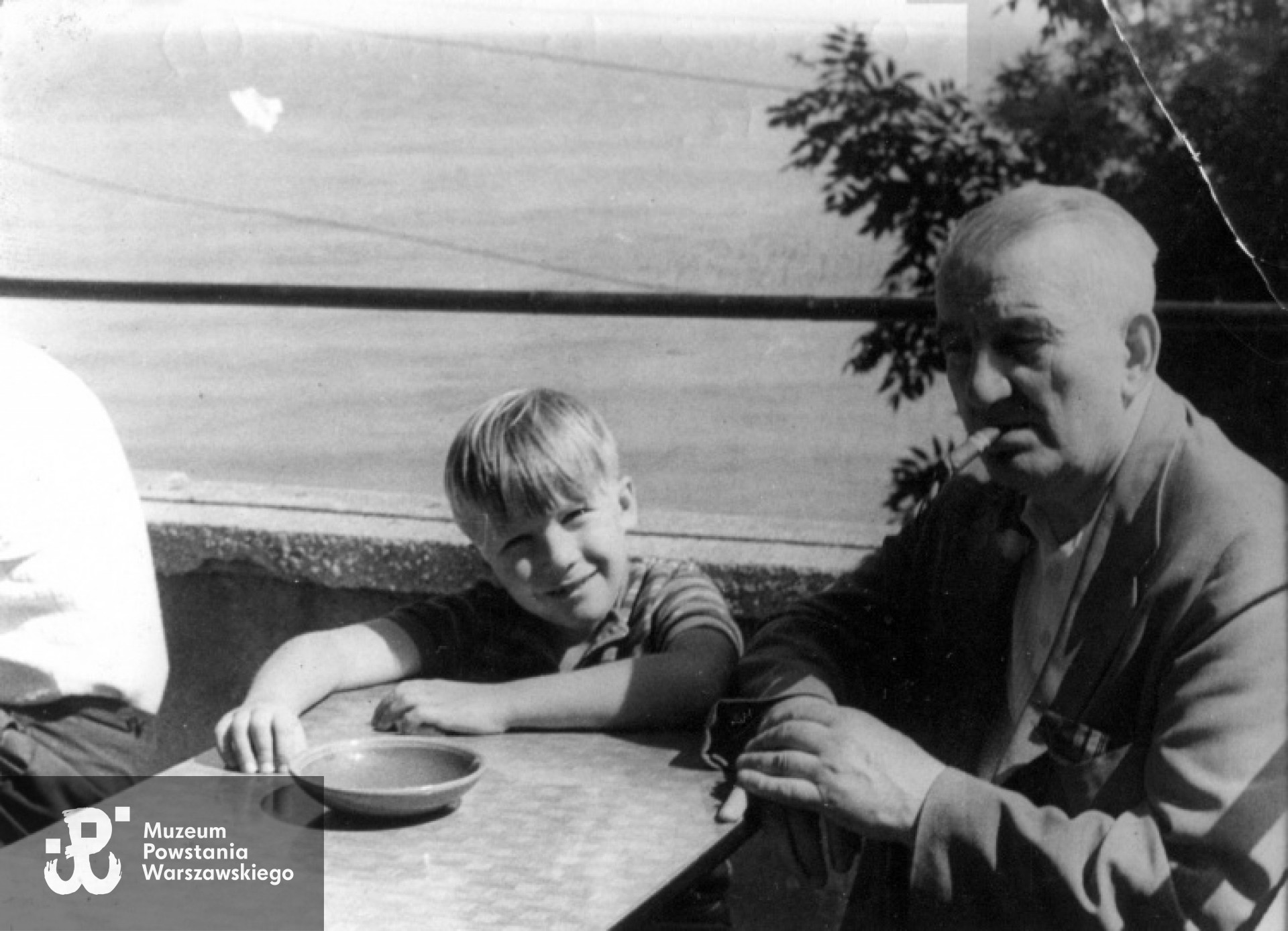 Pierwsza połowa lat 70 - Stanisław Szczepański na spacerze z wnukiem