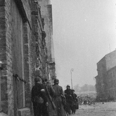 Fotografia z Powstania Warszawskiego autorstwa Eugeniusza Lokajskiego