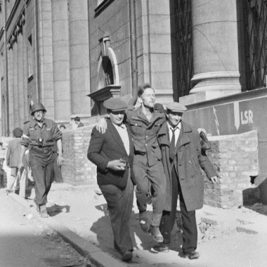 Fotografia z Powstania Warszawskiego autorstwa Eugeniusza Lokajskiego