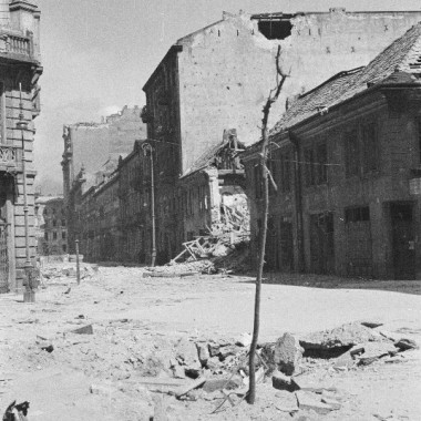 Fotografia z Powstania Warszawskiego autorstwa Eugeniusza Lokajskiego