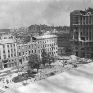 Fotografia z Powstania Warszawskiego autorstwa Joachima Joachimczyka