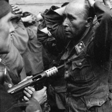 Fotografia z Powstania Warszawskiego autorstwa Eugeniusza Lokajskiego