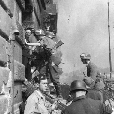 Fotografia z Powstania Warszawskiego autorstwa Eugeniusza Lokajskiego