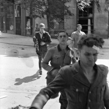 Fotografia z Powstania Warszawskiego autorstwa Eugeniusza Lokajskiego