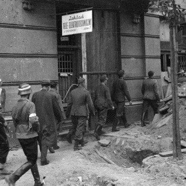 Fotografia z Powstania Warszawskiego autorstwa Eugeniusza Lokajskiego