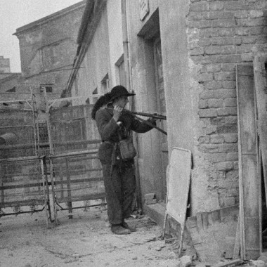 Fotografia z Powstania Warszawskiego autorstwa Eugeniusza Lokajskiego