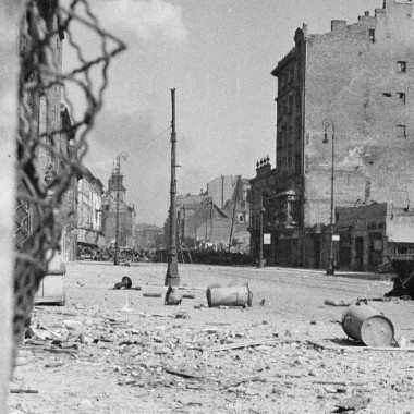 Fotografia z Powstania Warszawskiego autorstwa Eugeniusza Lokajskiego