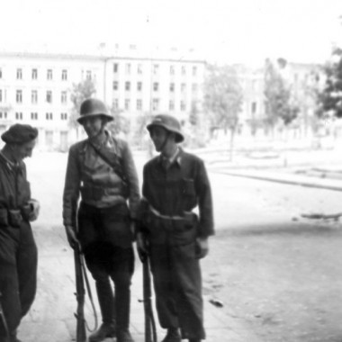 Fotografia z Powstania Warszawskiego autorstwa Joachima Joachimczyka