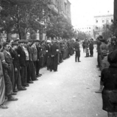 Fotografia z Powstania Warszawskiego autorstwa Joachima Joachimczyka