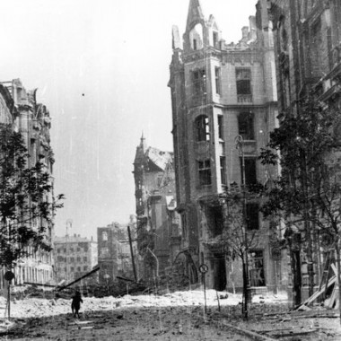 Fotografia z Powstania Warszawskiego autorstwa Eugeniusza Lokajskiego