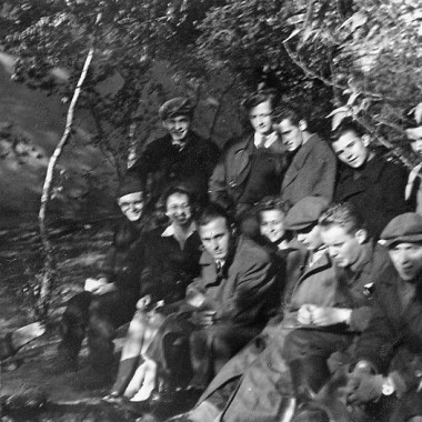Osiem sztuk fotokopii zdjęć „Szkolenie podchorążych w Rejonówce koło Radzymina w roku 1943”.