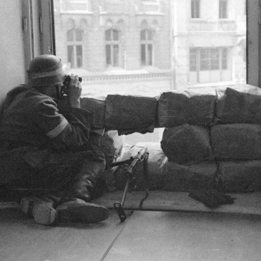 Fotografia z Powstania Warszawskiego autorstwa Eugeniusza Lokajskiego