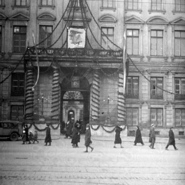 Diapozytywy z lat 1935 - 38 przedstawiające ulice Warszawy, Lublina, Zakopanego