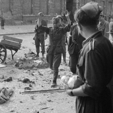 Fotografia z Powstania Warszawskiego autorstwa Eugeniusza Lokajskiego
