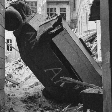 Fotografia z Powstania Warszawskiego autorstwa Eugeniusza Lokajskiego