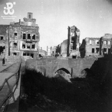 Zdjęcia z lat 1945-47 autorstwa Danuty Smoszewskiej