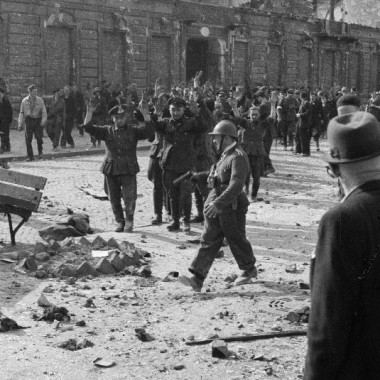 Fotografia z Powstania Warszawskiego autorstwa Eugeniusza Lokajskiego