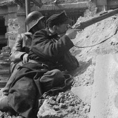 Fotografia z Powstania Warszawskiego autorstwa Eugeniusza Lokajskiego