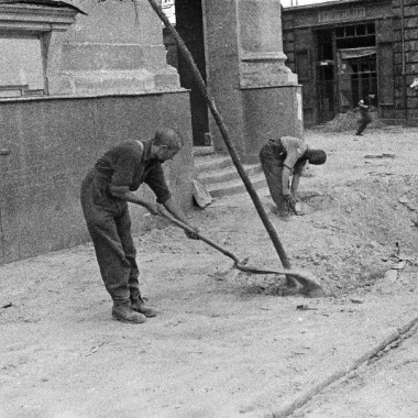 Fotografia z Powstania Warszawskiego autorstwa Eugeniusza Lokajskiego