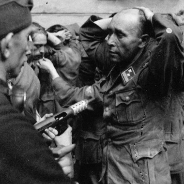 Fotografia z Powstania Warszawskiego autorstwa Eugeniusza Lokajskiego