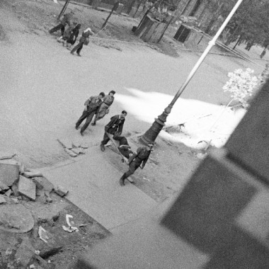 Fotografia z Powstania Warszawskiego autorstwa Eugeniusza Lokajskiego
