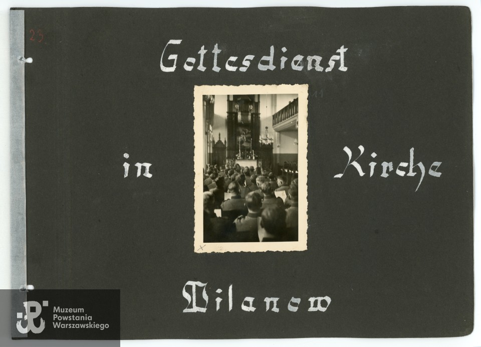 Opis karty (błędny): Gottesdienst in Kirsche Wilanow [Nabożeństwo w kościele w Wilanowie]