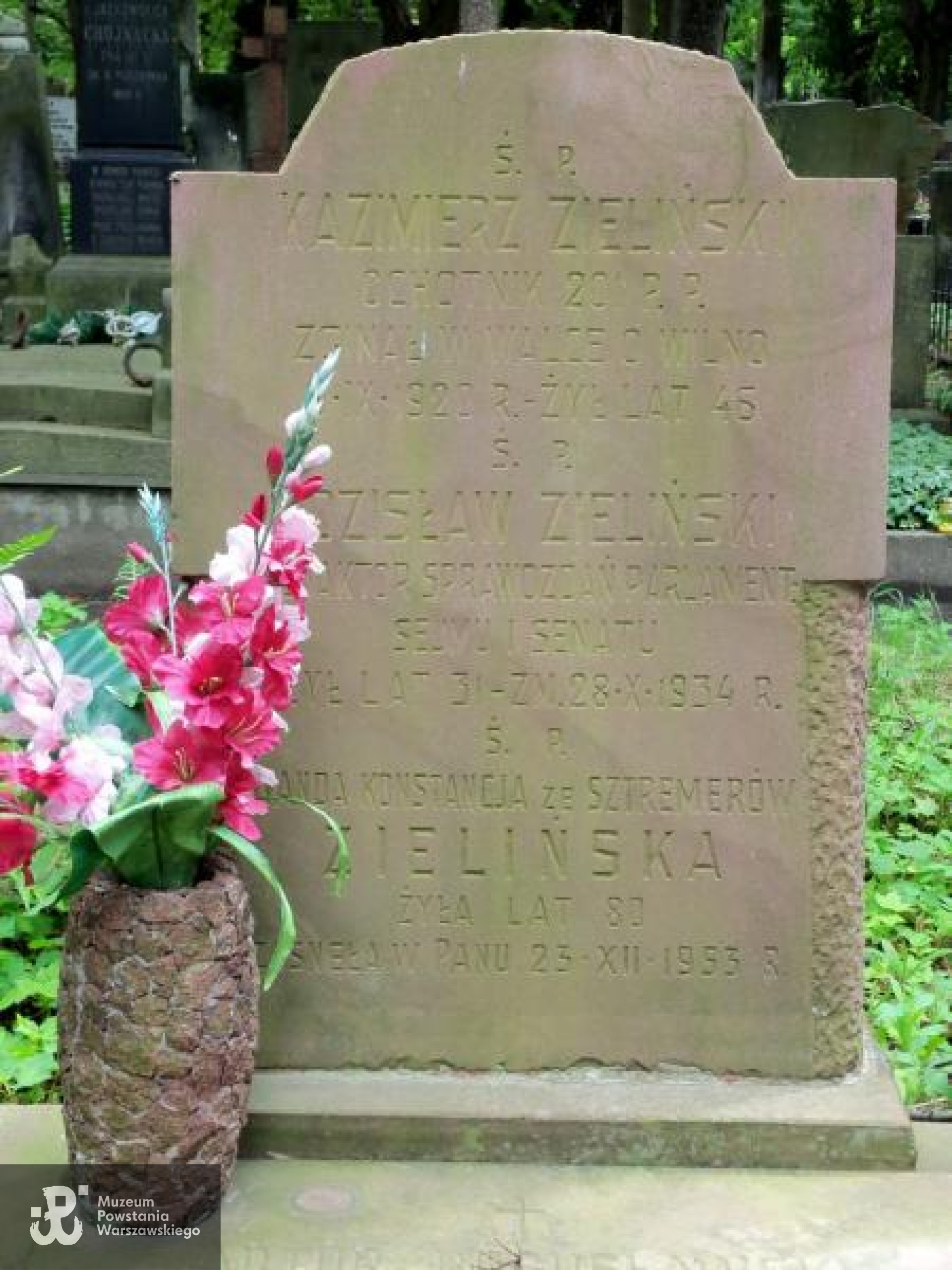 Źródło: https://cmentarze.um.warszawa.pl/pomnik.aspx?pom_id=19934 [dostęp: 02.06.2025].