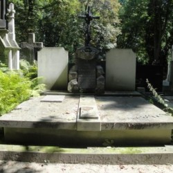 Źródło: https://cmentarze.um.warszawa.pl/pomnik.aspx?pom_id=27097 [dostęp: 13.10.2025].