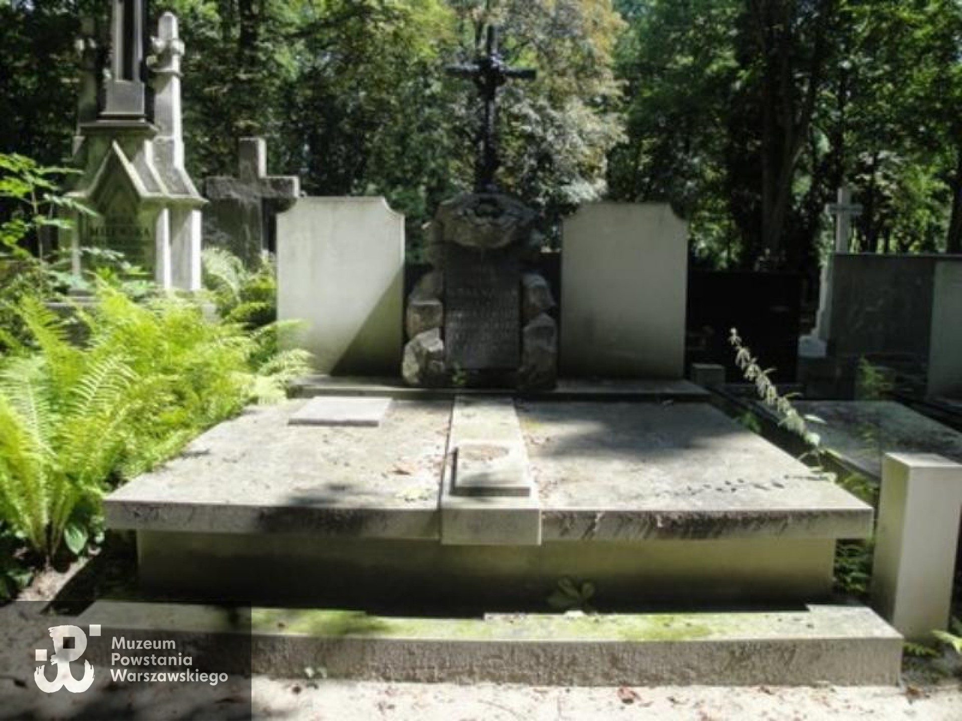 Źródło: https://cmentarze.um.warszawa.pl/pomnik.aspx?pom_id=27097 [dostęp: 13.10.2025].