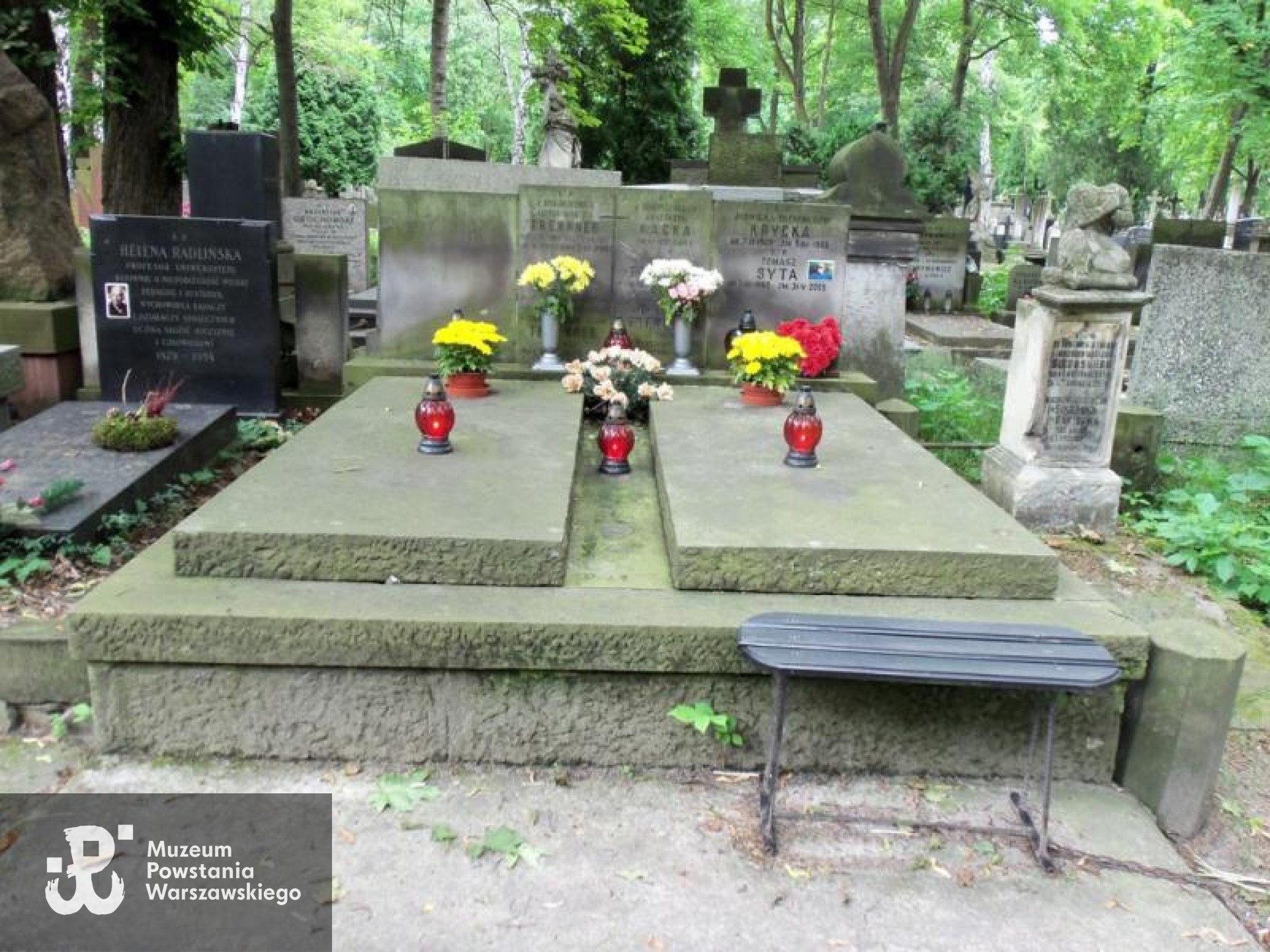 Źródło: https://cmentarze.um.warszawa.pl/pomnik.aspx?pom_id=17149 [dostęp: 23.04.2025].