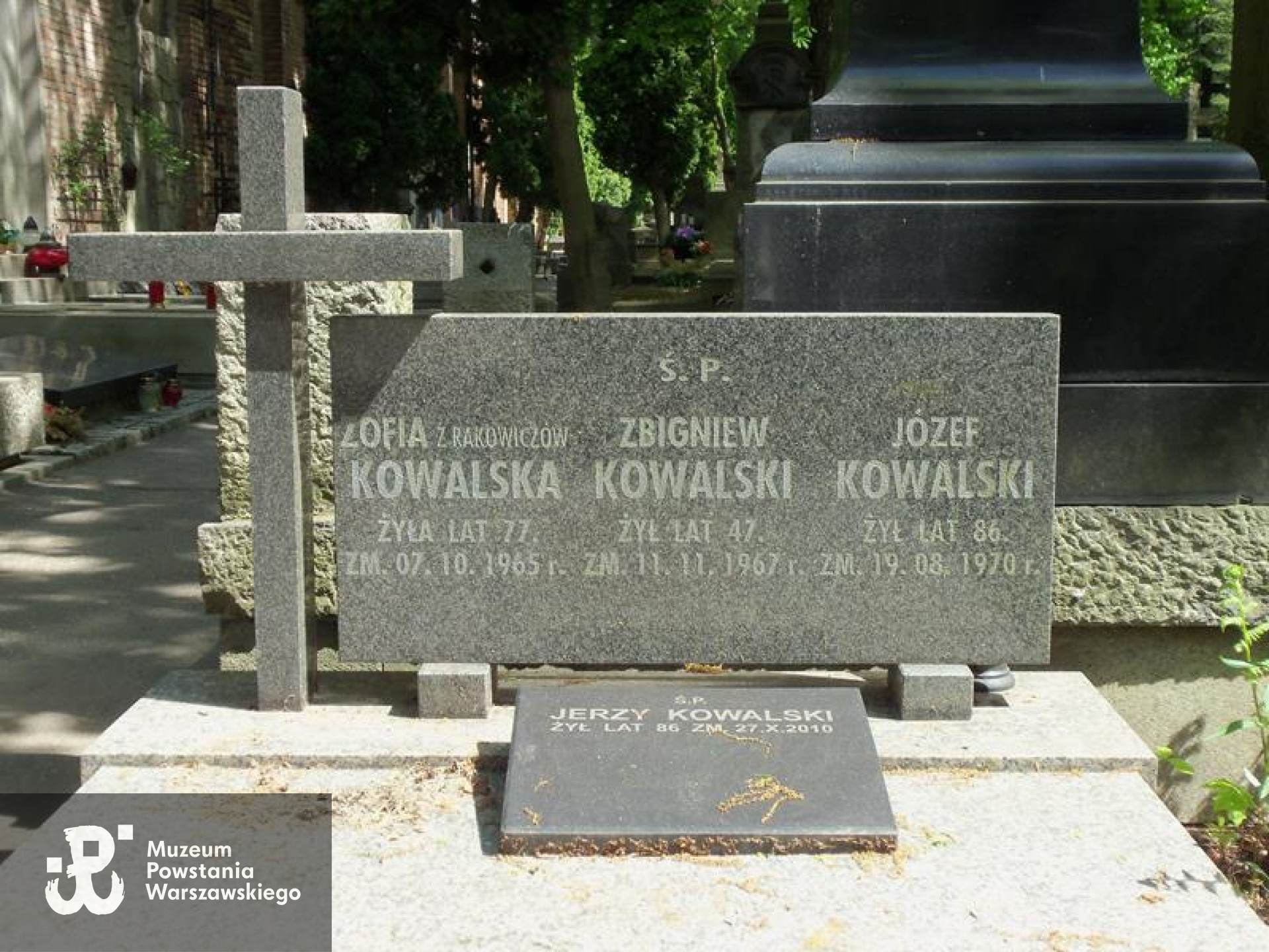 Źródło: https://cmentarze.um.warszawa.pl/pomnik.aspx?pom_id=4499 [dostęp: 9.01.2025].