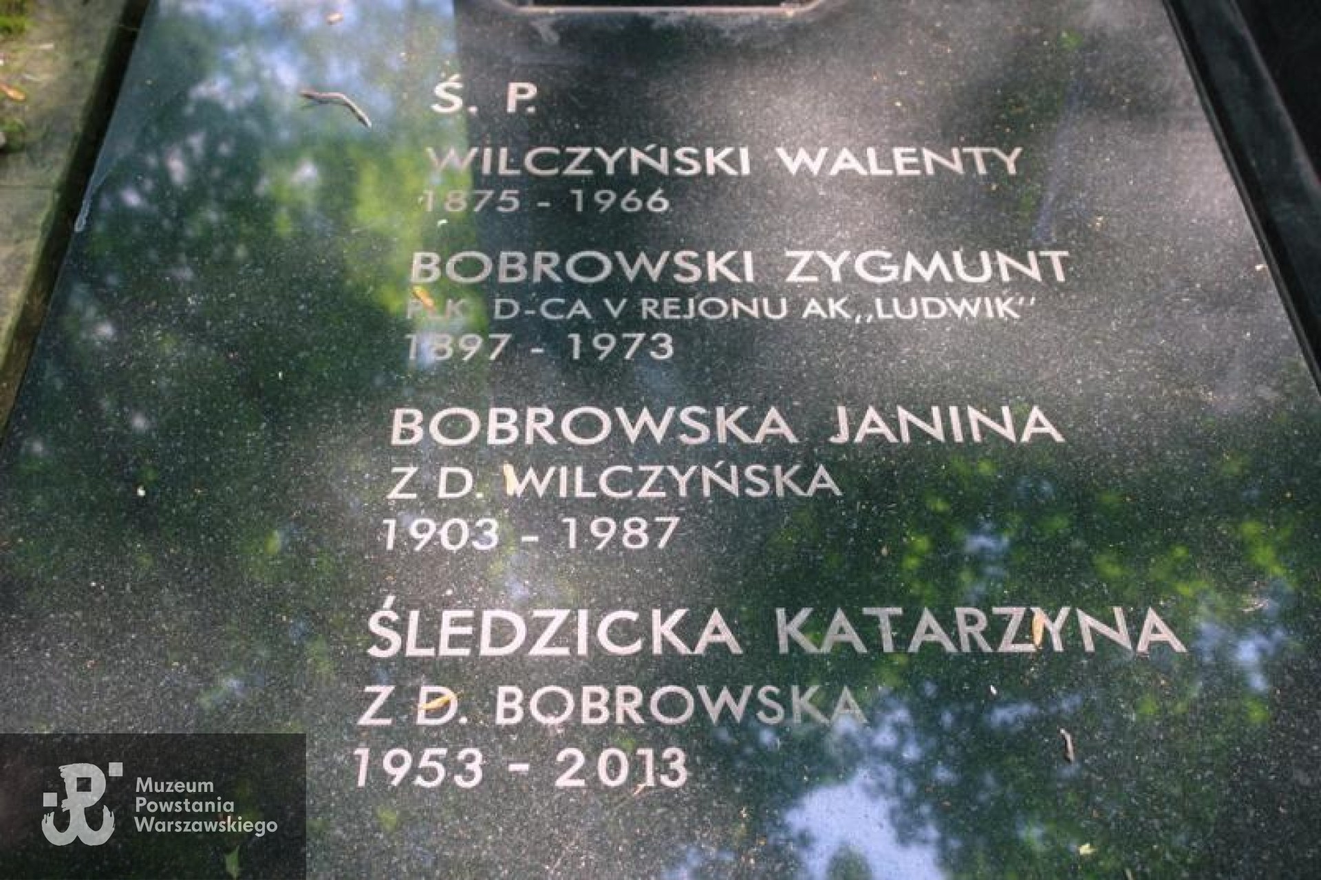 Źródło: https://cmentarze.um.warszawa.pl/pomnik.aspx?pom_id=546 [dostęp: 29.05.2025].