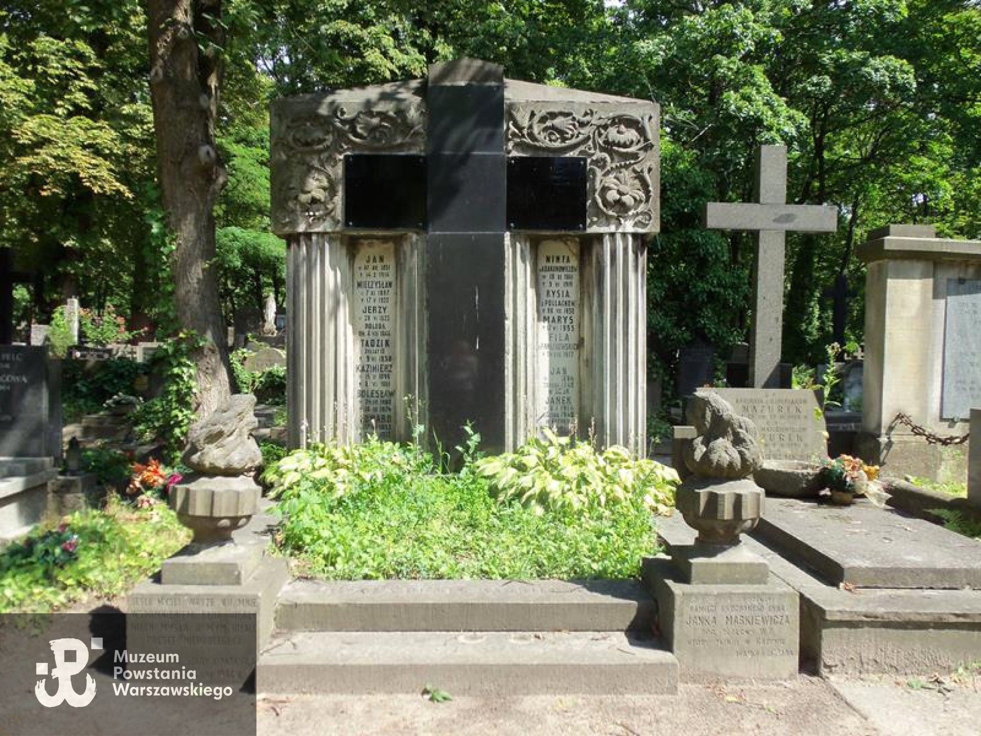 Źródło: https://cmentarze.um.warszawa.pl/pomnik.aspx?pom_id=32144 [dostęp: 10.04.2025].