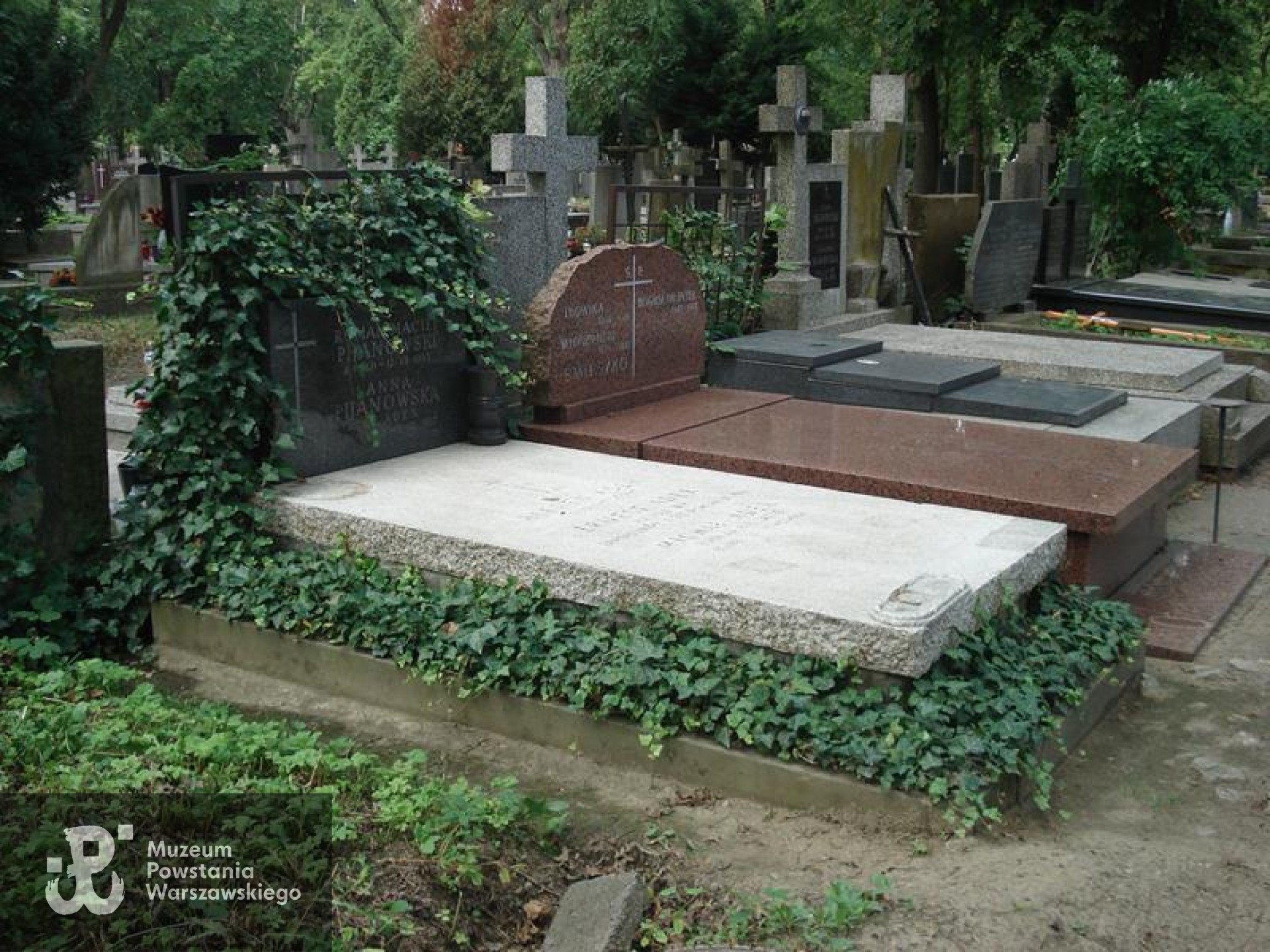 Źródło: https://cmentarze.um.warszawa.pl/pomnik.aspx?pom_id=36904 [dostęp: 23.04.2025].