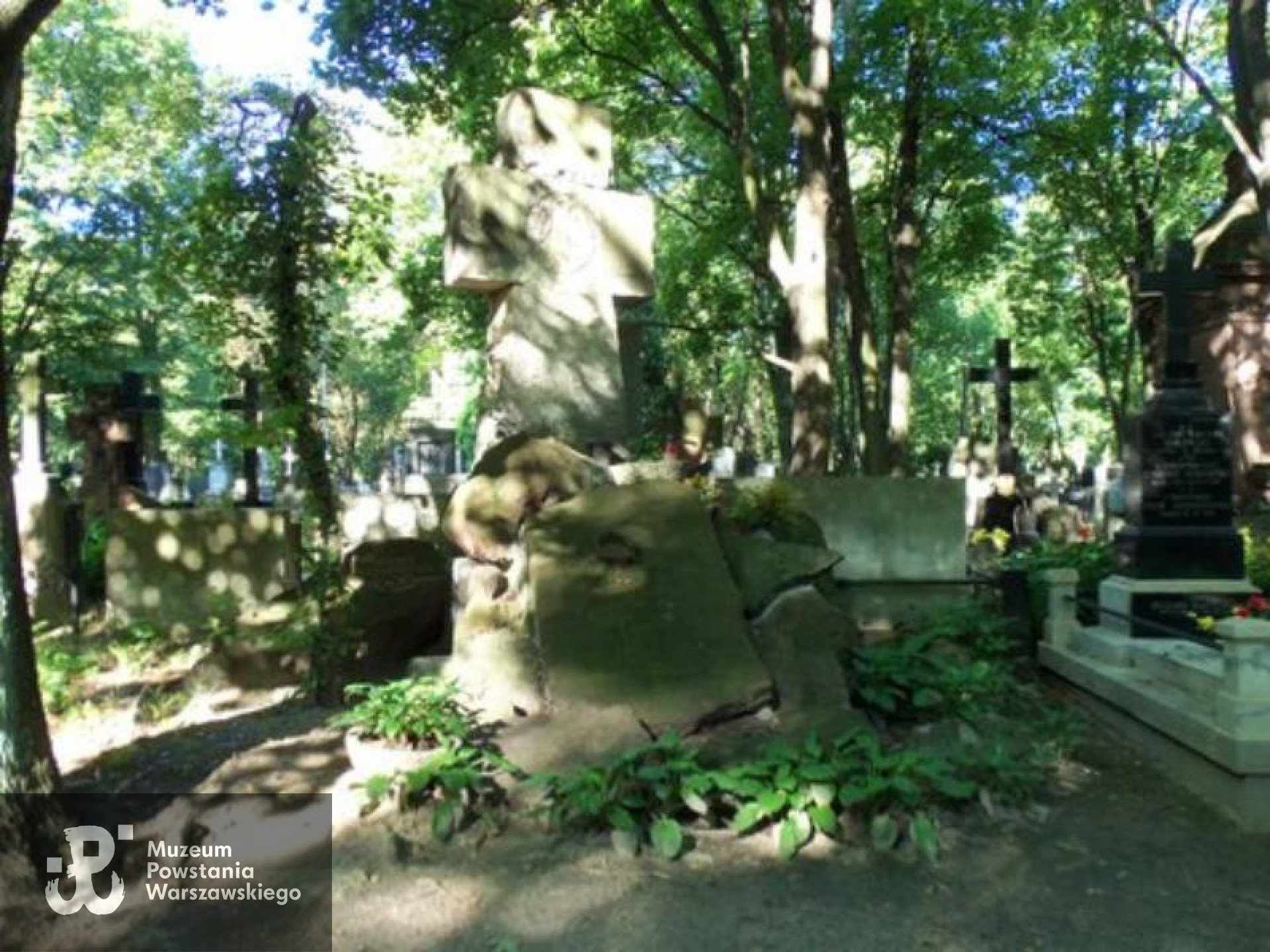 Źródło: https://cmentarze.um.warszawa.pl/pomnik.aspx?pom_id=27411 [dostęp: 1.07.2026].